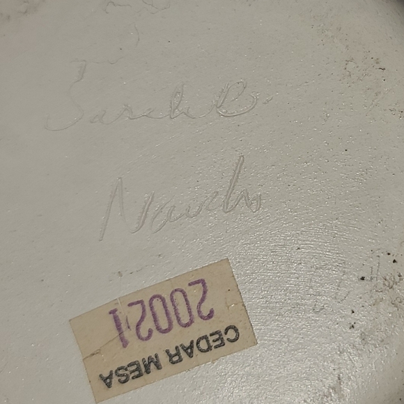 Cedar Mesa Handcrafted Navajo Desert Scene Black and White Ceramic Vase Pot - Picture 6 of 10